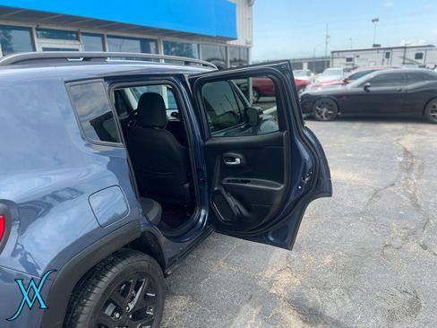 Used 2023 Jeep Renegade Altitude AWD/4WD image 13