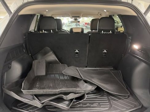 Used 2020 Ford Escape Titanium image 11