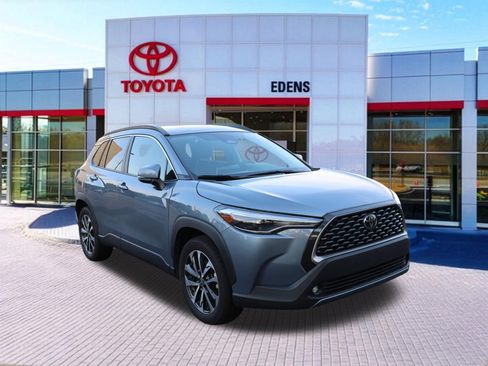 Used 2024 Toyota Corolla Cross XLE FWD image 1