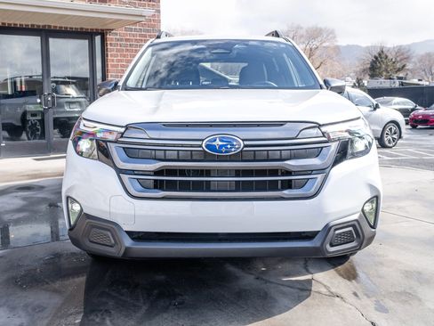 Used 2025 Subaru Forester Premium w/ Convenience Package #1 image 2