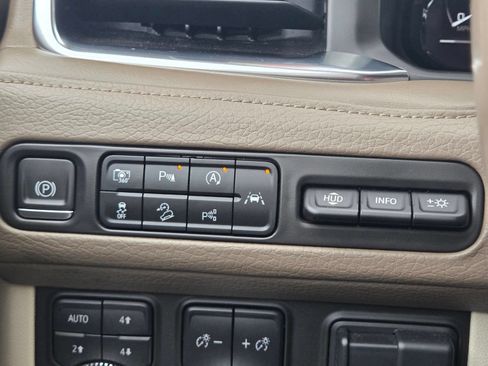 Used 2024 GMC Yukon XL Denali w/ Advanced Technology Package AWD/4WD image 27