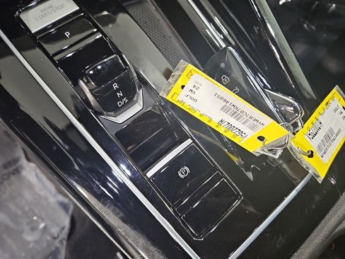 Used 2024 Volkswagen Golf R image 24