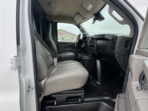 Used 2022 GMC Savana 2500 2500 3dr Cargo Van w/ Driver Convenience Package image 14