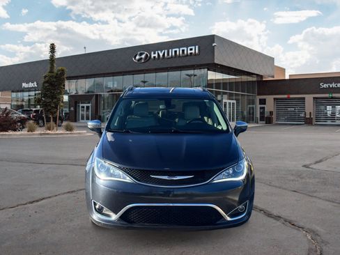 Used 2020 Chrysler Pacifica Limited image 8