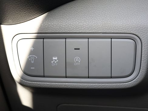 Used 2025 Kia Soul LX w/ LX Technology Package FWD image 23