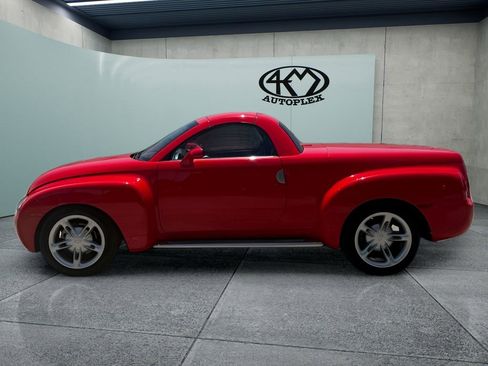 Used 2004 Chevrolet SSR w/ Preferred Equipment Group RWD image 8