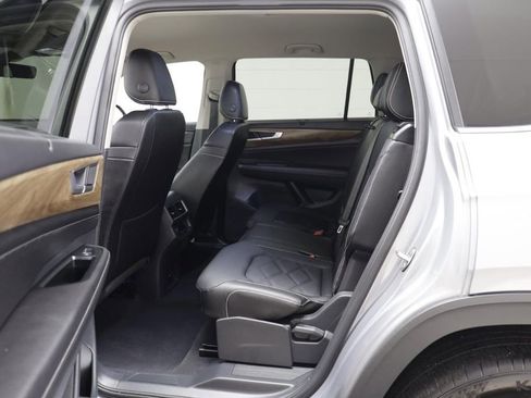 Used 2025 Volkswagen Atlas SE w/ Black Wheel Package AWD/4WD image 12