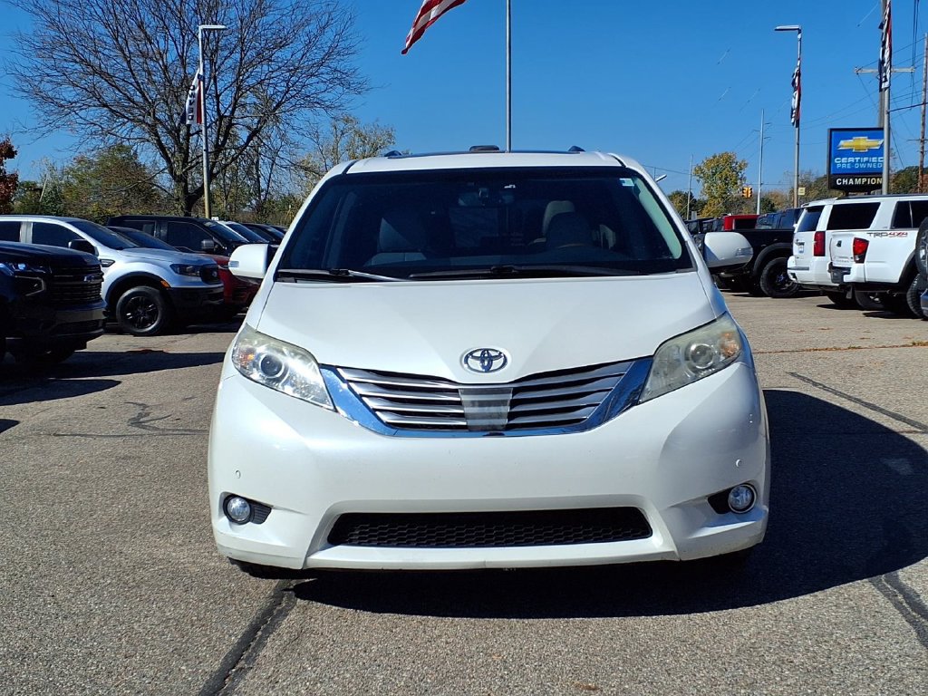 Used 2014 Toyota Sienna Limited w/ Limited Premium Package FWD image 2