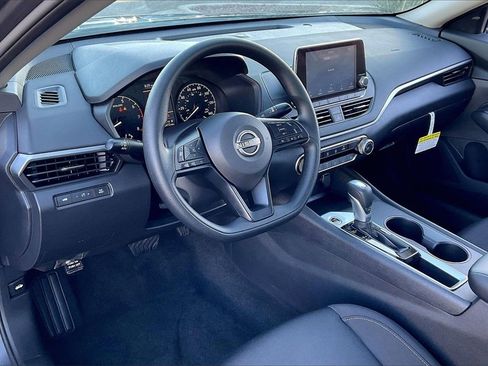 Used 2025 Nissan Altima 2.5 S image 13