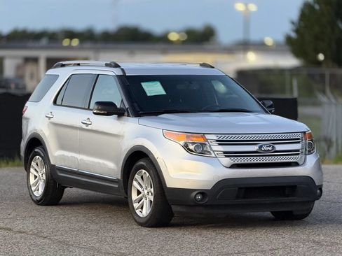 Used 2015 Ford Explorer XLT w/ Equipment Group 202A FWD image 1