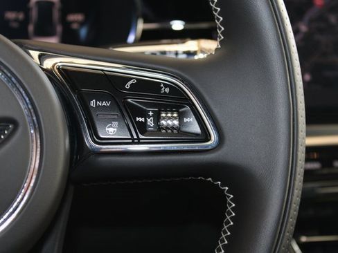 Used 2022 Bentley Flying Spur V8 image 37