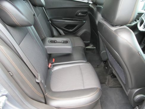 Used 2019 Chevrolet Trax LT w/ LT Convenience Package FWD image 18