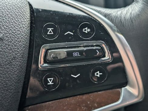 Used 2018 Cadillac Escalade Luxury image 16