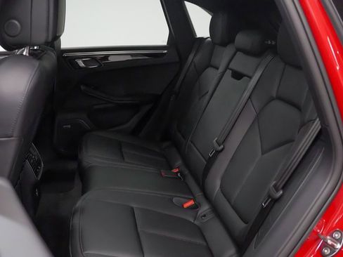 Used 2025 Porsche Macan image 18