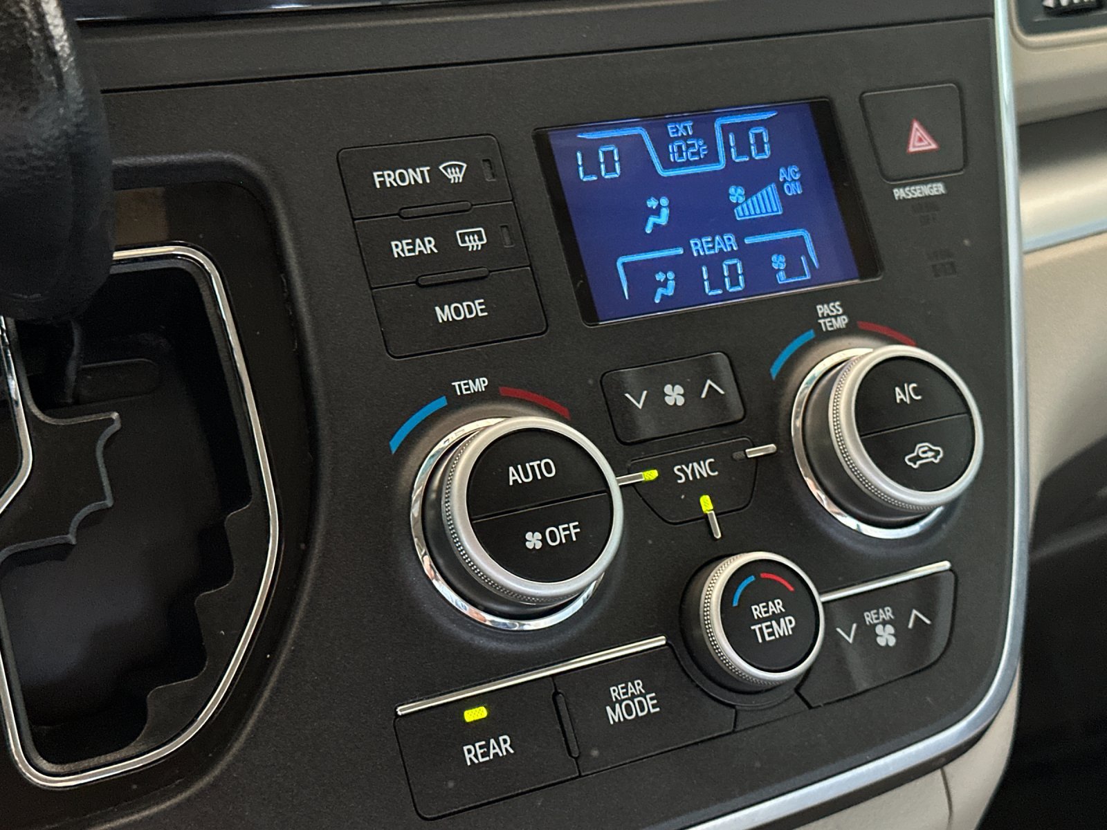 Used 2015 Toyota Sienna LE FWD image 19