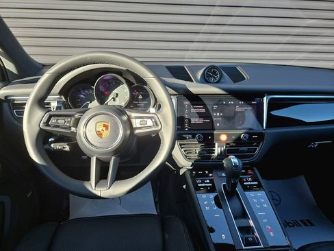 Certified 2026 Porsche Macan image 8