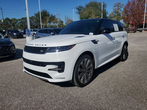 Used 2024 Land Rover Range Rover Sport Dynamic SE image 2