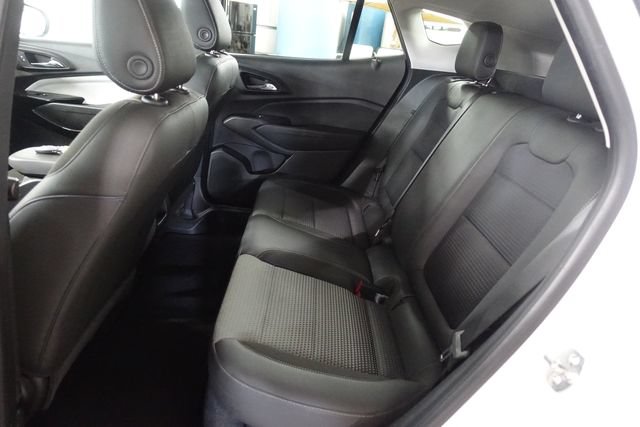 Used 2025 Chevrolet Trax LT FWD image 20