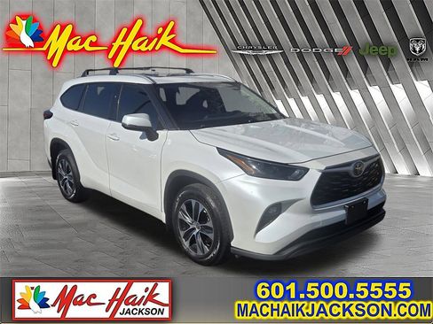 Used 2022 Toyota Highlander XLE image 1