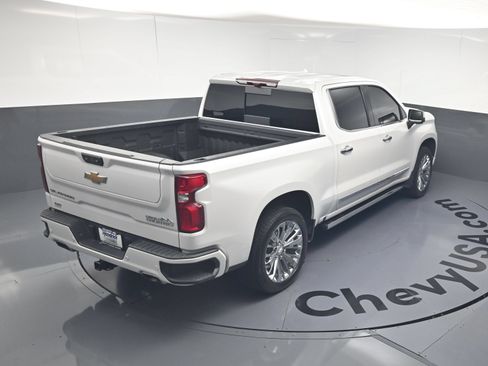 Used 2023 Chevrolet Silverado 1500 High Country w/ High Country Premium Package AWD/4WD image 34