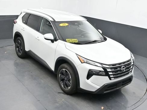 Used 2025 Nissan Rogue SV image 35
