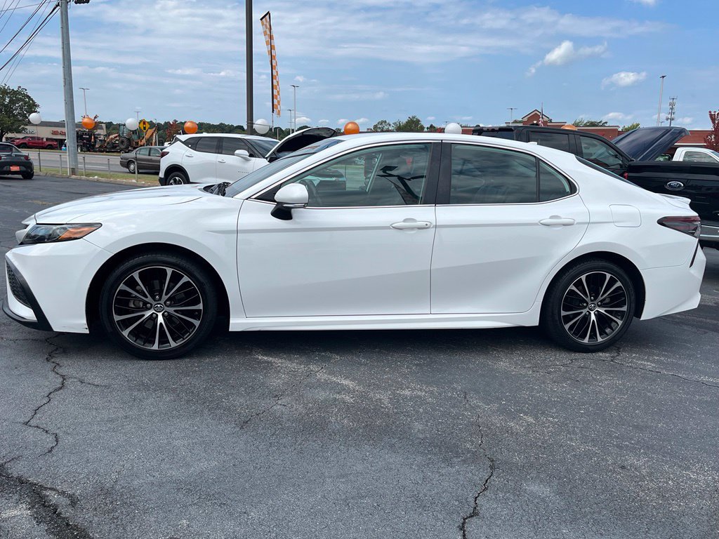 Used 2022 Toyota Camry SE FWD image 6