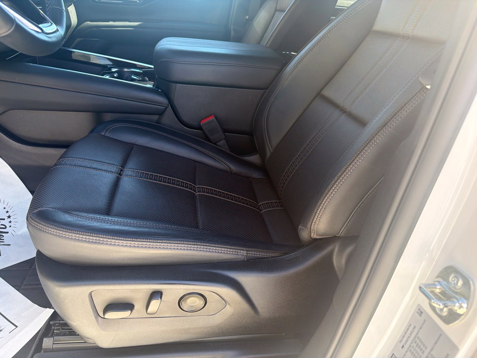 Used 2025 Chevrolet Tahoe High Country AWD/4WD image 14