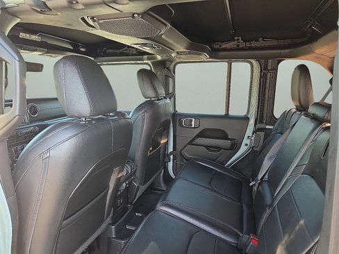 Used 2023 Jeep Wrangler Unlimited Sahara AWD/4WD image 10