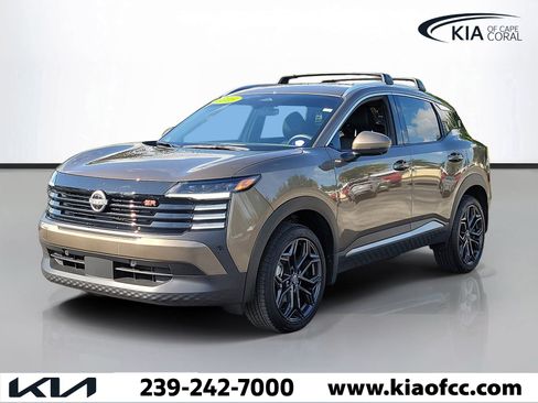 Used 2025 Nissan Kicks SR FWD image 3
