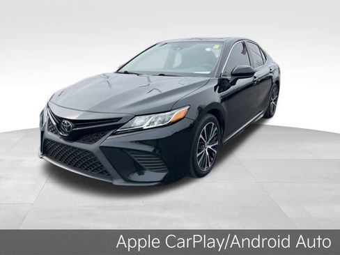 Used 2020 Toyota Camry SE image 3
