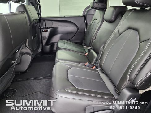 New 2026 Chrysler Pacifica Select image 9