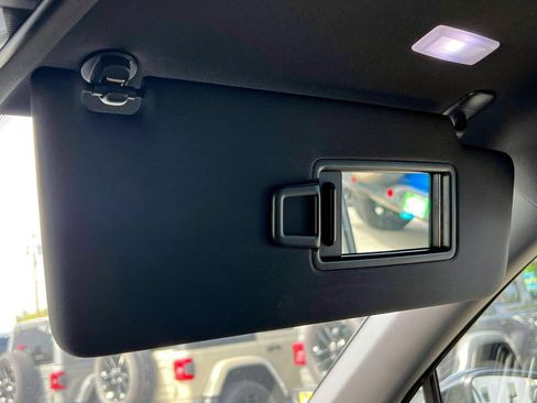 Used 2022 Volkswagen Tiguan SE R-Line image 30