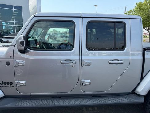 Used 2021 Jeep Gladiator Overland AWD/4WD image 5