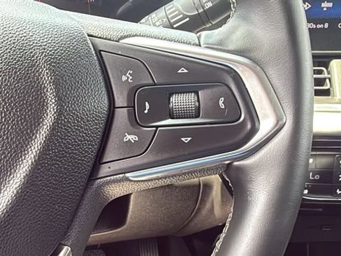 Used 2025 Chevrolet Trax LT w/ LT Convenience Package FWD image 18