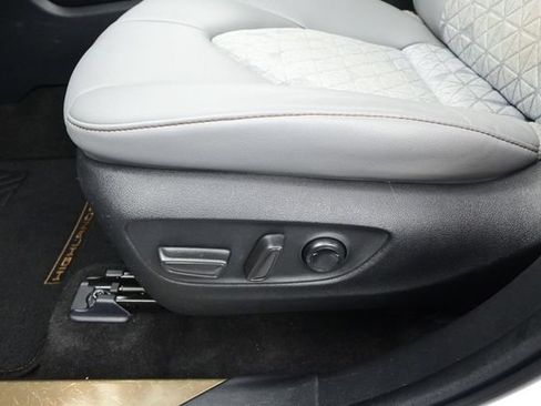 Used 2023 Toyota Highlander Bronze Edition AWD/4WD image 13