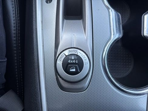 Used 2018 Nissan Pathfinder SL image 15