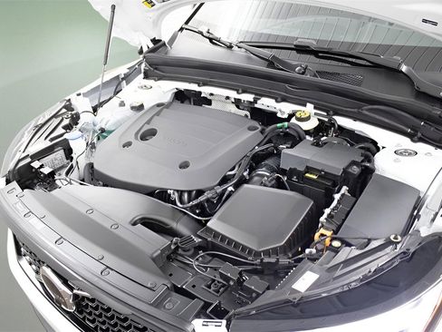 Certified 2025 Volvo XC40 B5 Plus image 16