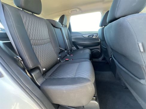 Used 2019 Nissan Rogue S image 20