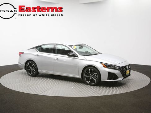 Used 2023 Nissan Altima 2.5 SR FWD image 43