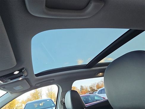Certified 2022 Kia Sorento S w/ Panoramic Sunroof Package image 15