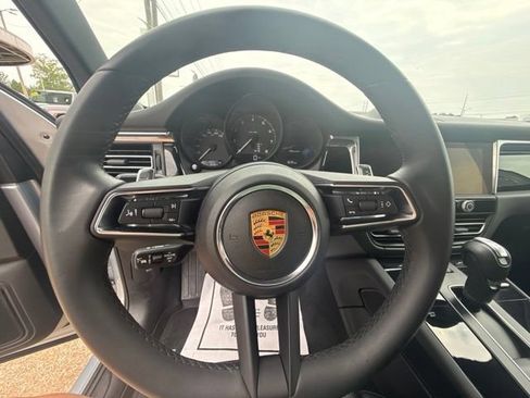 Used 2025 Porsche Macan AWD/4WD image 17