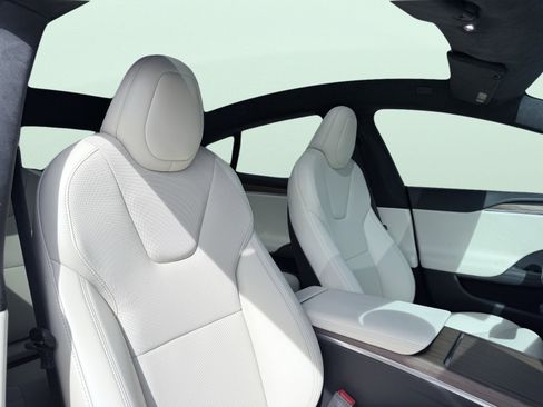 Used 2025 Tesla Model S image 47