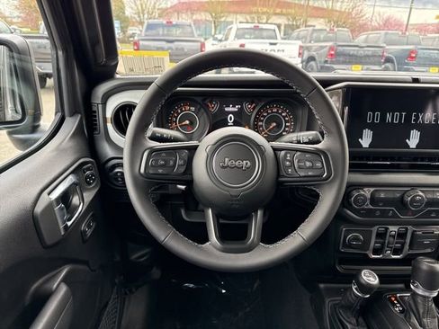 New 2026 Jeep Gladiator Sport AWD/4WD image 12