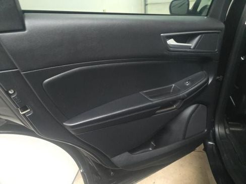 Used 2020 Ford Edge SE FWD image 14