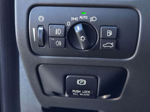 Used 2013 Volvo XC70 3.2 image 33