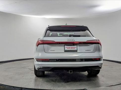 Used 2022 Audi e-tron Premium w/ Convenience Plus Package image 7