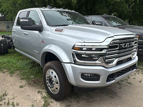 New 2026 RAM 5500 4x4 Crew Cab w/ Laramie Trim Package image 3