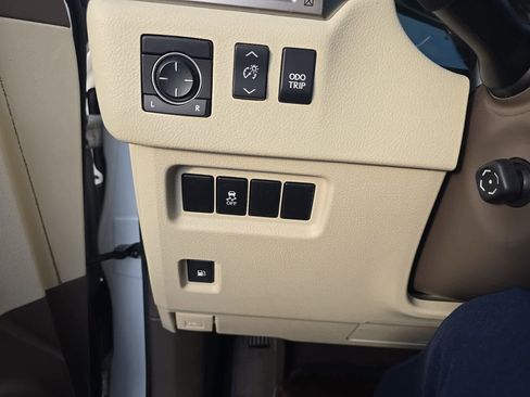 Used 2012 Lexus GX 460 image 24