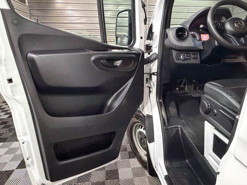 Used 2020 Mercedes-Benz Sprinter 2500 image 28
