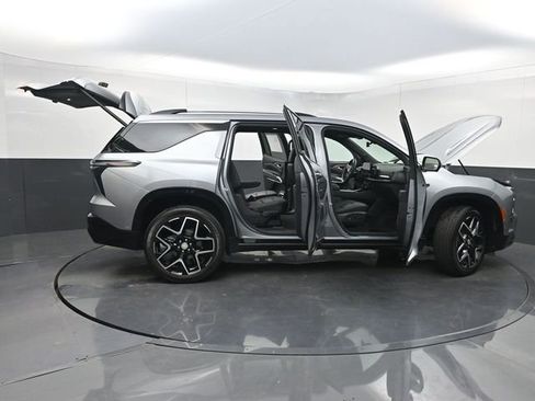 Used 2026 Chevrolet Traverse High Country FWD image 40